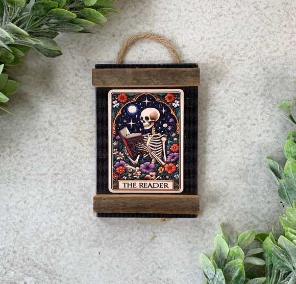 The Reader Tarot Sign