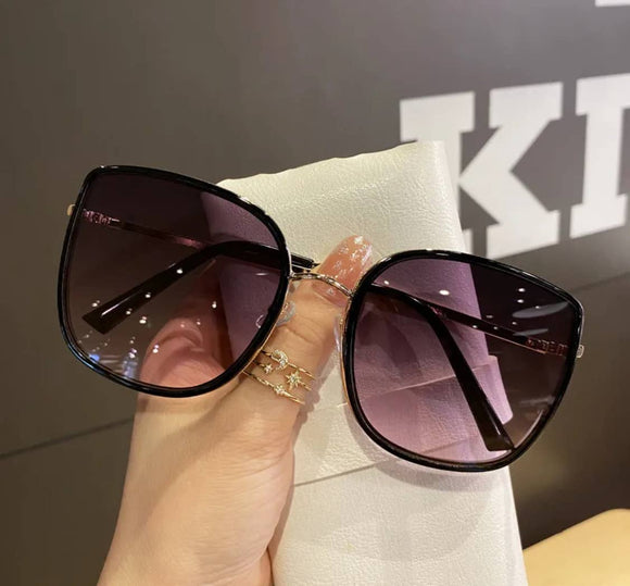 Simple Round Sunglasses: Black Gray