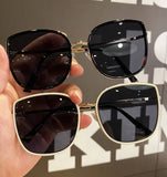 Simple Round Sunglasses: Black Brown