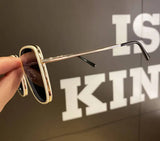 Simple Round Sunglasses: Black Brown