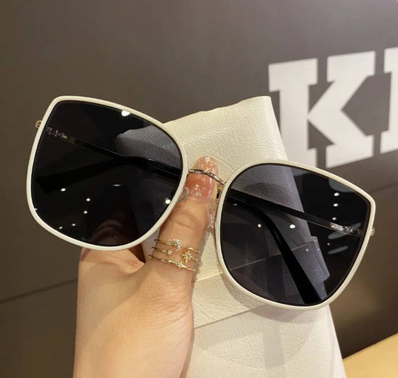 Simple Round Sunglasses: Gray